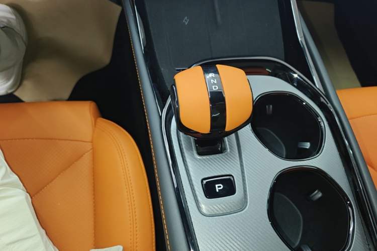 Used CHANGAN UNI-V 2025 Model Third-Generation 2.0T Dynamic Edition Gear Lever