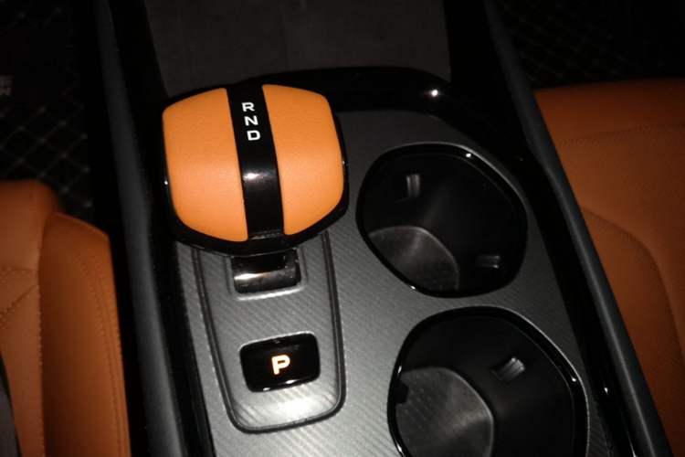 Used CHANGAN UNI-V 2025 Model Third-Generation 2.0T Dynamic Edition Gear Lever