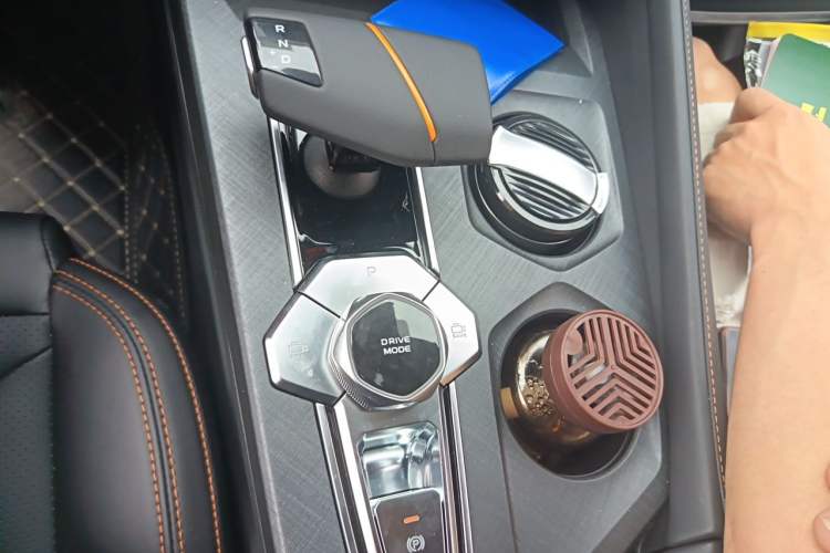 Used CHANGAN UNI-V 2025 1.5T 500Bar Prestige Version Gear Lever
