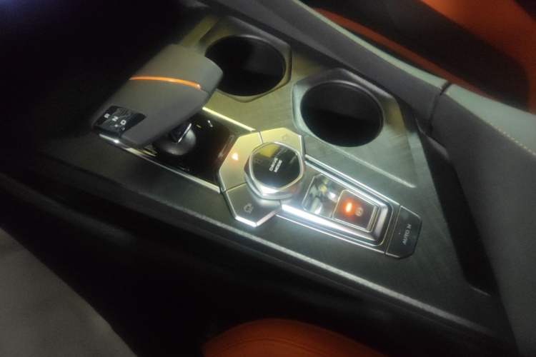 Used CHANGAN UNI-V 2025 1.5T 500Bar Prestige Sporty Version Gear Lever