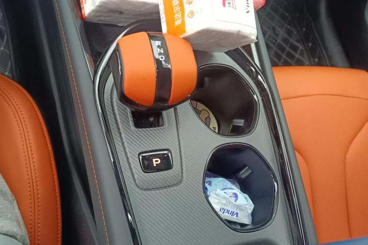 Used CHANGAN UNI-V 2025 Model Third-Generation 2.0T Dynamic Edition Gear Lever