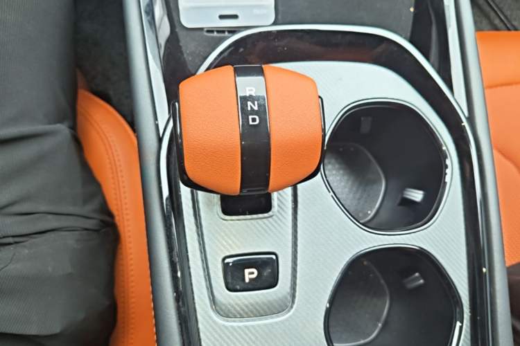 Used CHANGAN UNI-V 2025 Model Third-Generation 2.0T Dynamic Edition Gear Lever