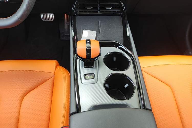 Used CHANGAN UNI-V 2025 Model Third-Generation 2.0T Dynamic Edition Gear Lever
