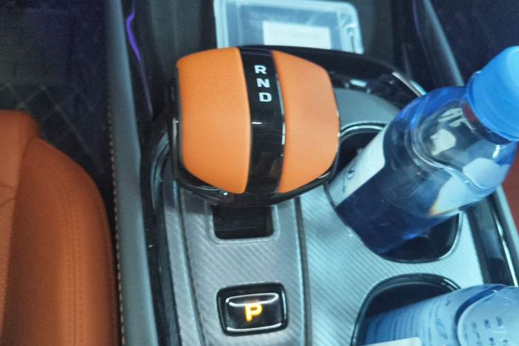Used CHANGAN UNI-V 2025 Model Third-Generation 2.0T Dynamic Edition Gear Lever