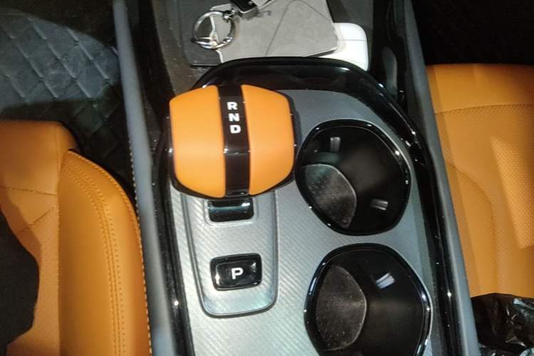 Used CHANGAN UNI-V 2025 Model Third-Generation 1.5T 500Bar Prestige Sports Edition Gear Lever