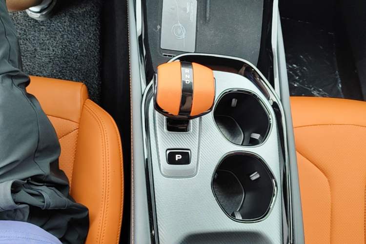 Used CHANGAN UNI-V 2025 Model Third-Generation 2.0T Dynamic Edition Gear Lever