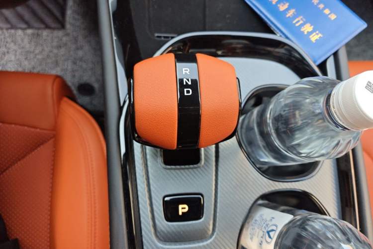 Used CHANGAN UNI-V 2025 Model Third-Generation 2.0T Dynamic Edition Gear Lever