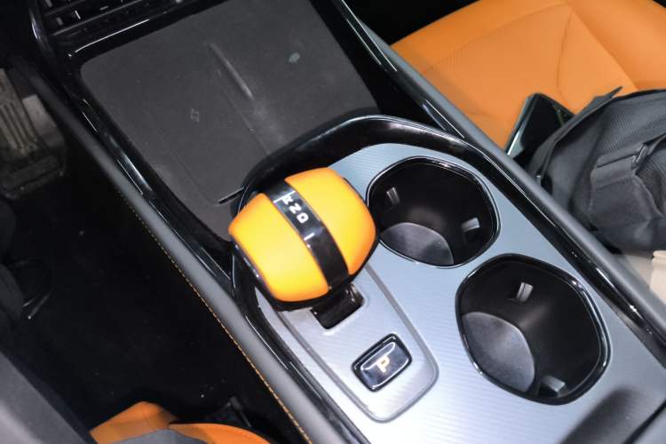 Used CHANGAN UNI-V 2025 Model Third-Generation 2.0T Dynamic Edition Gear Lever