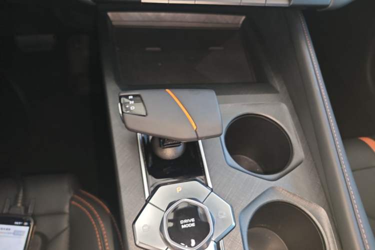Used CHANGAN UNI-V 2025 1.5T 500Bar Prestige Version Gear Lever