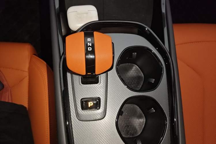 Used CHANGAN UNI-V 2025 Model Third-Generation 1.5T 500Bar Prestige Sports Edition Gear Lever