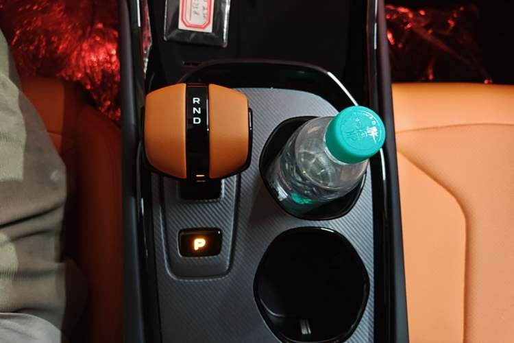 Used CHANGAN UNI-V 2025 Model Third-Generation 1.5T 500Bar Prestige Sports Edition Gear Lever