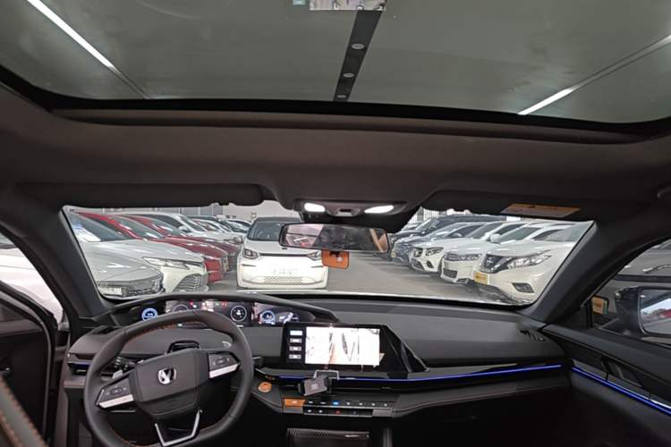 Used CHANGAN UNI-V 2025 1.5T 500Bar High-Energy Version Headliner