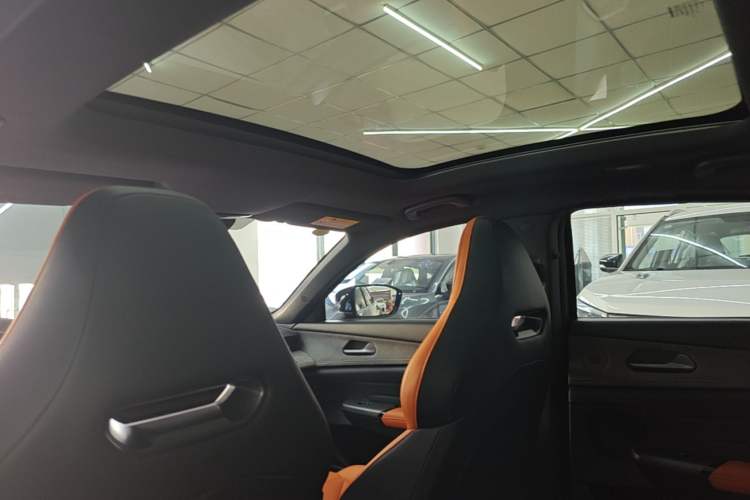 Used CHANGAN UNI-V 2025 Model Third-Generation 2.0T Dynamic Edition Headliner