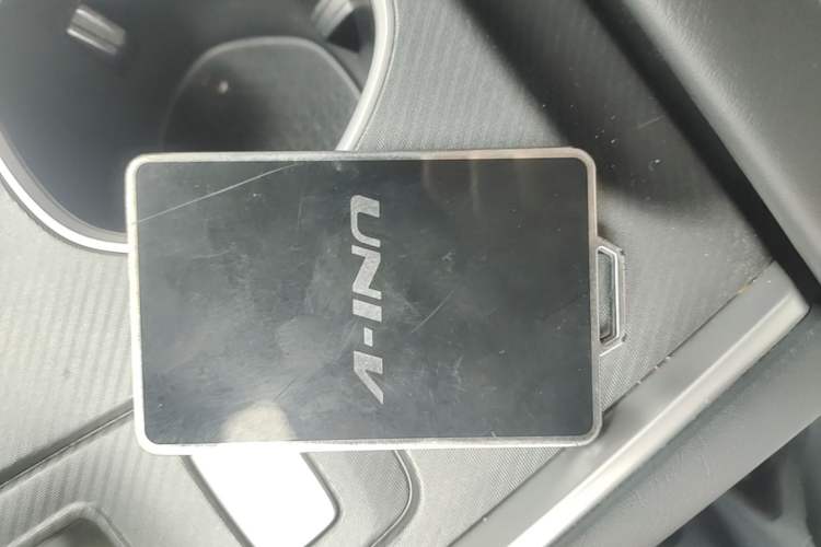 Used CHANGAN UNI-V 2025 Model Third-Generation 1.5T 500Bar Prestige Edition Interior 1