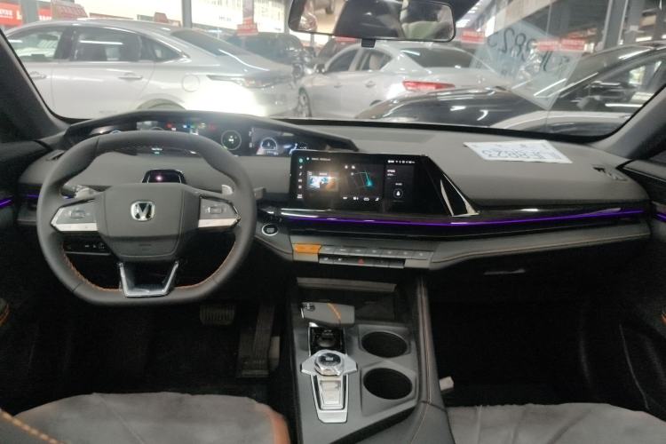 Used CHANGAN UNI-V 2025 1.5T 500Bar High-Energy Version Interior 2