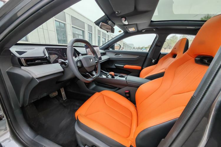 Used CHANGAN UNI-V 2025 Model Third-Generation 2.0T Dynamic Edition Interior 3