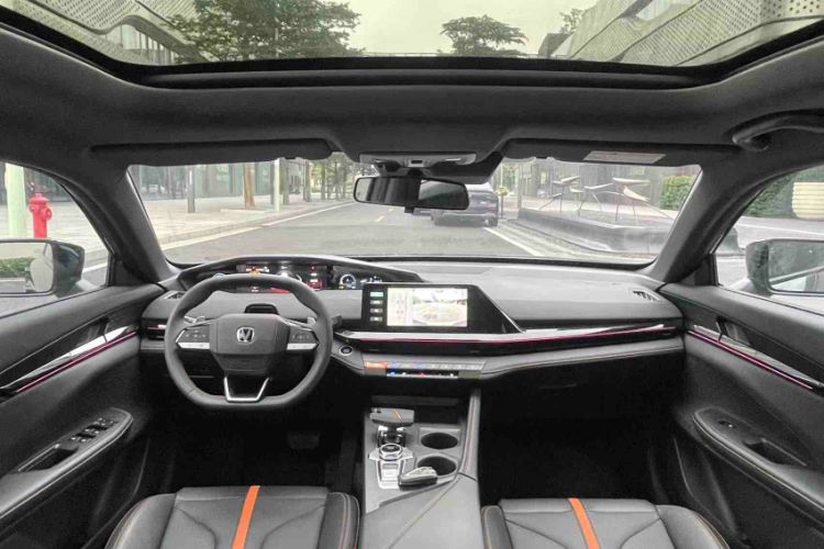 Used CHANGAN UNI-V 2025 1.5T 500Bar Prestige Version Interior 3