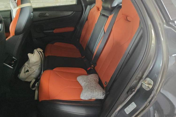 Used CHANGAN UNI-V 2025 Model Third-Generation 2.0T Dynamic Edition Interior 4