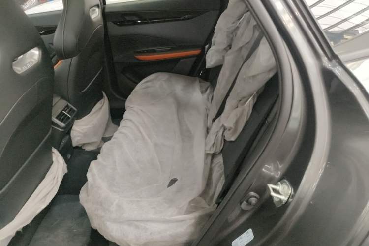 Used CHANGAN UNI-V 2025 1.5T 500Bar High-Energy Version Interior 4