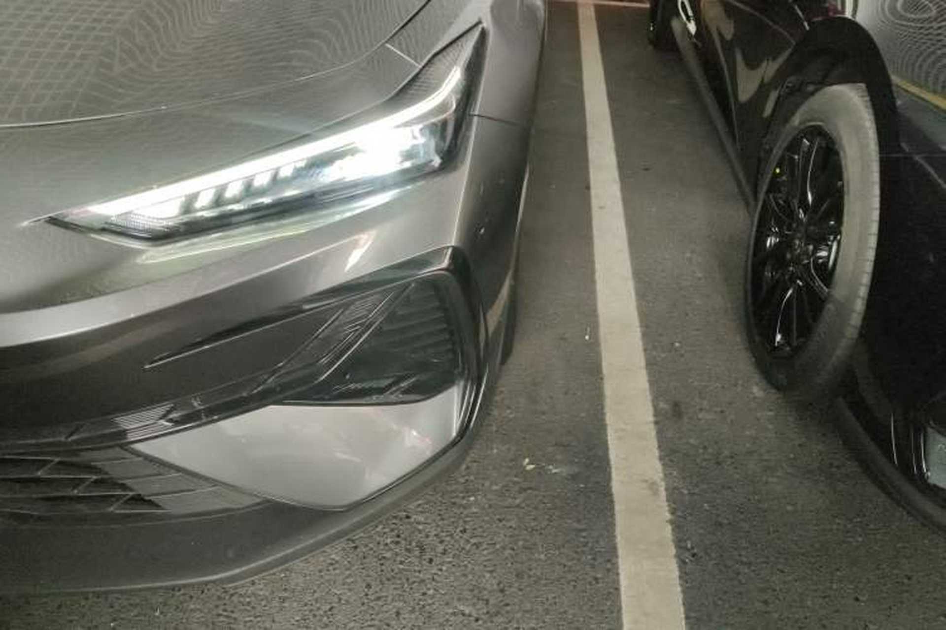 Used CHANGAN UNI-V 2025 Model Third-Generation 1.5T 500Bar Prestige Edition Left Front Headlight
