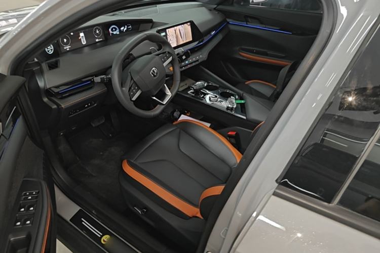 Used CHANGAN UNI-V 2025 1.5T 500Bar High-Energy Version Left Front Seat