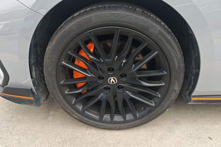 Used CHANGAN UNI-V 2025 Model Third-Generation 2.0T Dynamic Edition Left Front Wheel Hub