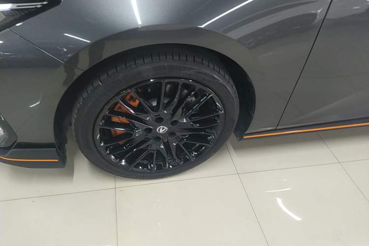 Used CHANGAN UNI-V 2025 Model Third-Generation 2.0T Dynamic Edition Left Front Wheel Hub