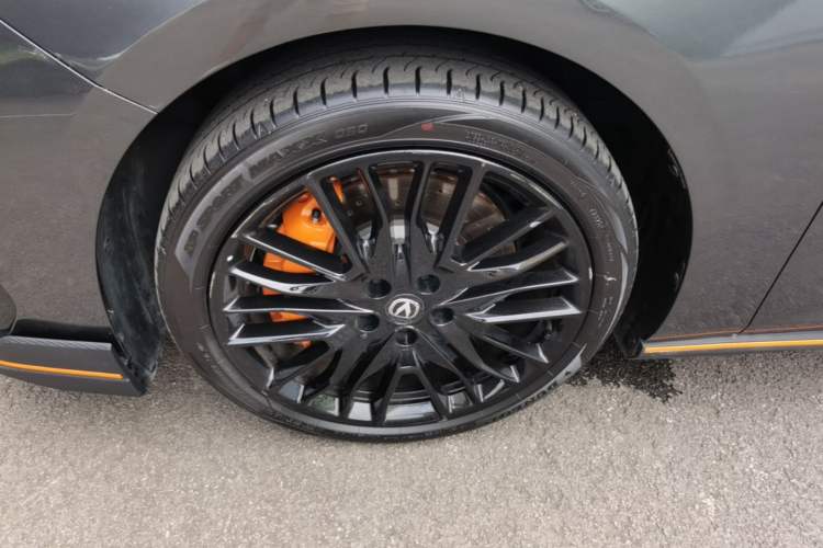 Used CHANGAN UNI-V 2025 Model Third-Generation 2.0T Dynamic Edition Left Front Wheel Hub