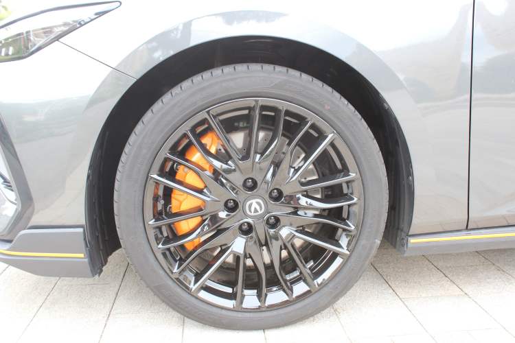 Used CHANGAN UNI-V 2025 Model Third-Generation 2.0T Dynamic Edition Left Front Wheel Hub