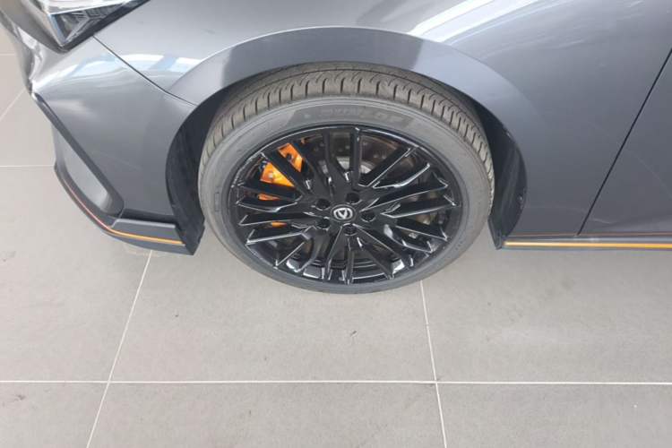 Used CHANGAN UNI-V 2025 Model Third-Generation 2.0T Dynamic Edition Left Front Wheel Hub