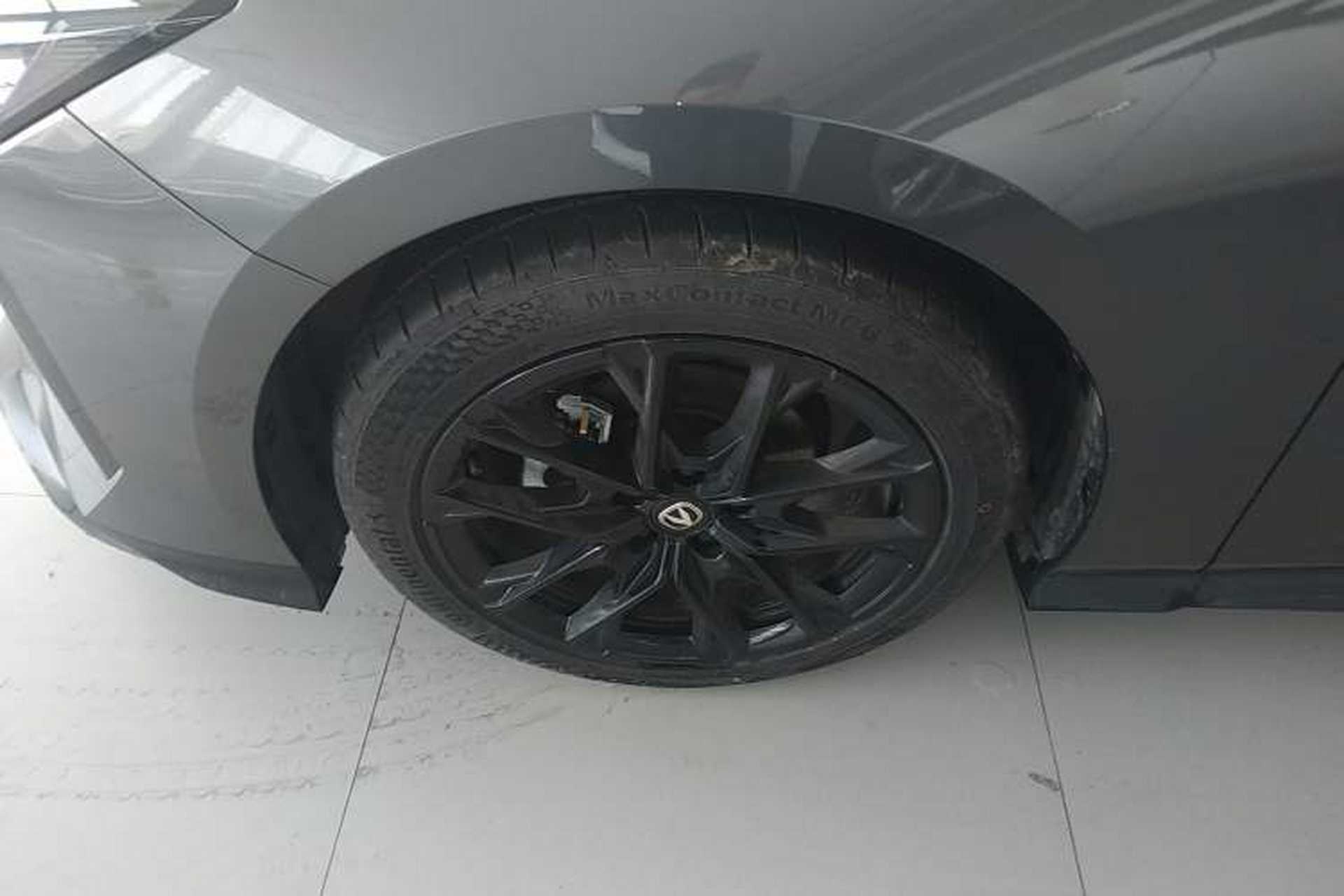 Used CHANGAN UNI-V 2025 1.5T 500Bar Prestige Version Left Front Wheel Hub