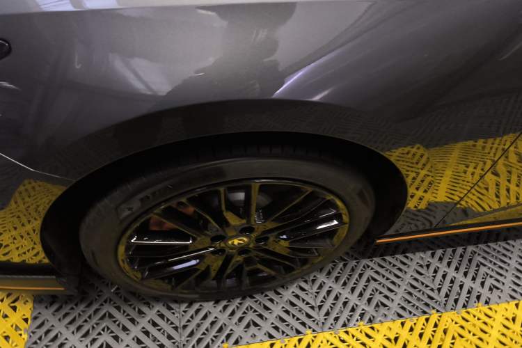 Used CHANGAN UNI-V 2025 Model Third-Generation 2.0T Dynamic Edition Left Front Wheel Hub