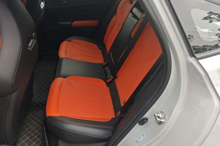 Used CHANGAN UNI-V 2025 Model Third-Generation 2.0T Dynamic Edition Left Rear Seat