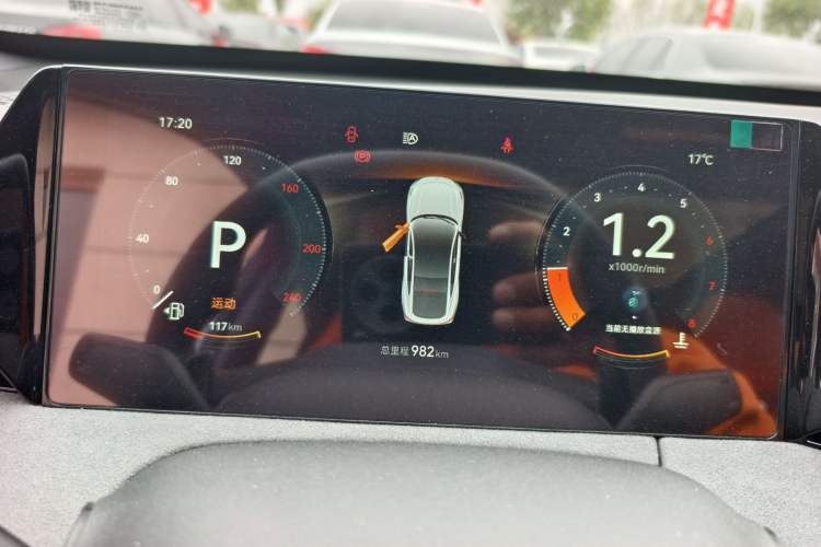 Used CHANGAN UNI-V 2025 Model Third-Generation 2.0T Dynamic Edition Odometer Close Up