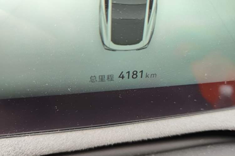 Used CHANGAN UNI-V 2025 Model Third-Generation 2.0T Dynamic Edition Odometer Close Up