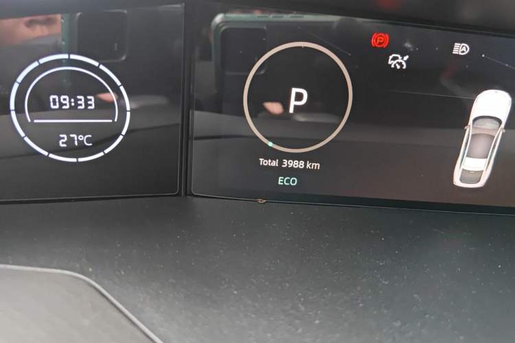 Used CHANGAN UNI-V 2025 1.5T 500Bar Prestige Sporty Version Odometer Close Up