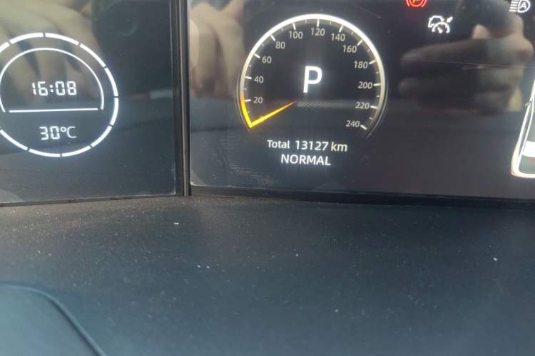 Used CHANGAN UNI-V 2025 1.5T 500Bar Prestige Sporty Version Odometer Close Up