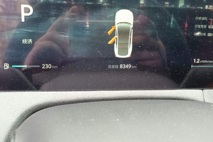 Used CHANGAN UNI-V 2025 Model Third-Generation 2.0T Dynamic Edition Odometer Close Up