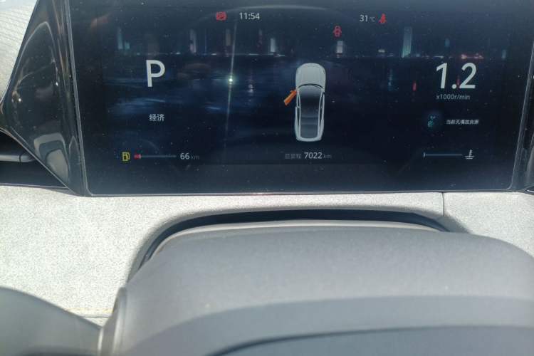 Used CHANGAN UNI-V 2025 Model Third-Generation 2.0T Dynamic Edition Odometer Close Up