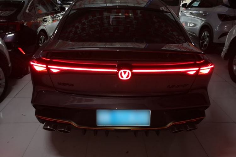 Used CHANGAN UNI-V 2025 Model Third-Generation 2.0T Dynamic Edition Rear