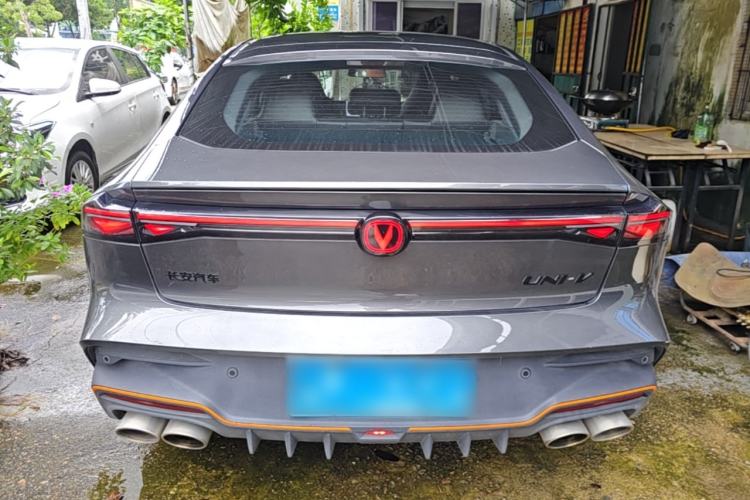 Used CHANGAN UNI-V 2025 Model Third-Generation 2.0T Dynamic Edition Rear
