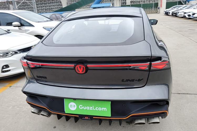 Used CHANGAN UNI-V 2025 Model Third-Generation 2.0T Dynamic Edition Rear