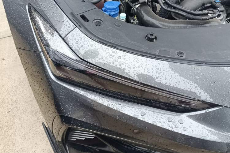 Used CHANGAN UNI-V 2025 Model Third-Generation 2.0T Dynamic Edition Right Front Headlight