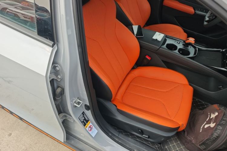 Used CHANGAN UNI-V 2025 Model Third-Generation 2.0T Dynamic Edition Right Front Seat