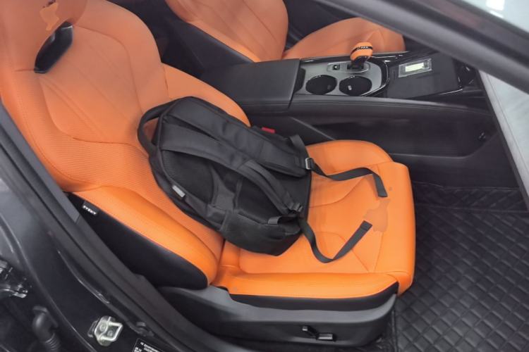 Used CHANGAN UNI-V 2025 Model Third-Generation 2.0T Dynamic Edition Right Front Seat