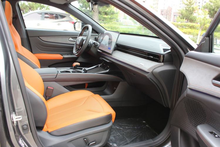 Used CHANGAN UNI-V 2025 Model Third-Generation 2.0T Dynamic Edition Right Front Seat