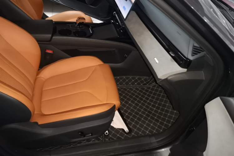 Used CHANGAN UNI-V 2025 Model Third-Generation 2.0T Dynamic Edition Right Front Seat