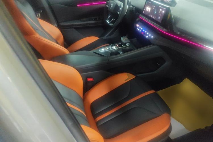 Used CHANGAN UNI-V 2025 1.5T 500Bar Prestige Sporty Version Right Front Seat