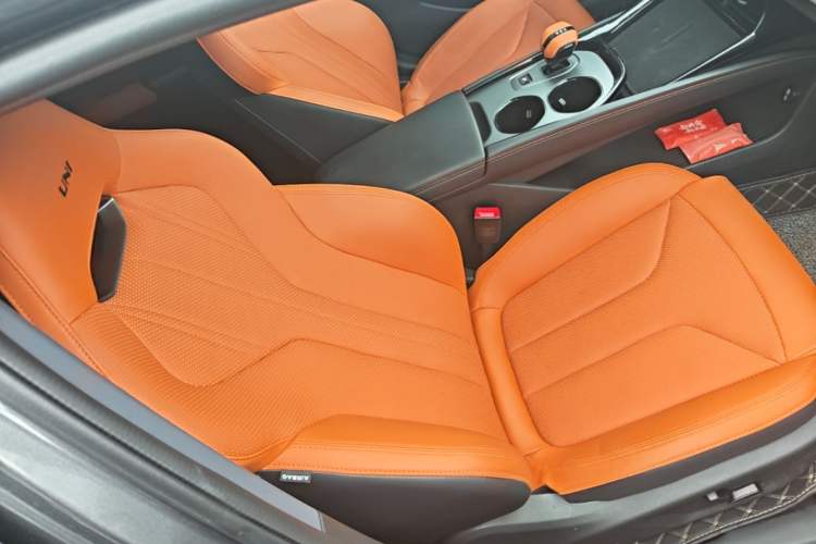 Used CHANGAN UNI-V 2025 Model Third-Generation 2.0T Dynamic Edition Right Front Seat