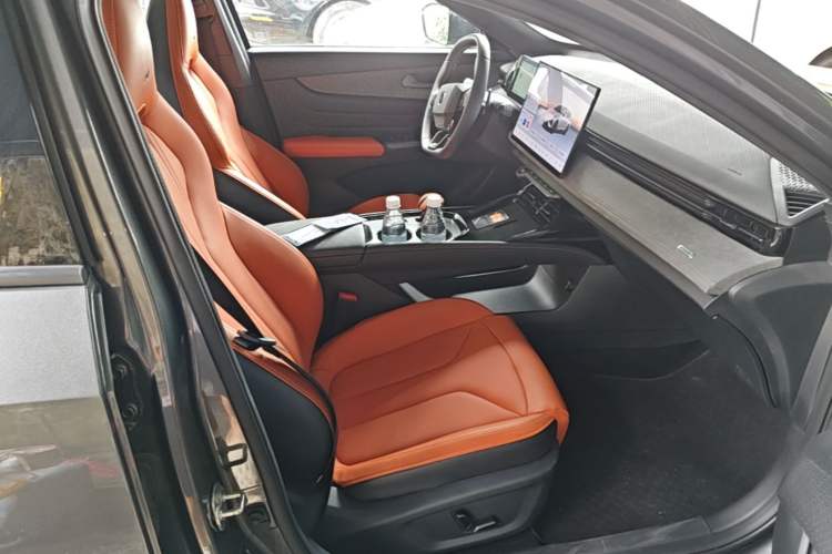 Used CHANGAN UNI-V 2025 Model Third-Generation 2.0T Dynamic Edition Right Front Seat